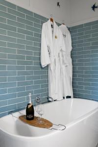 Φωτογραφία από το άλμπουμ του The Quince Cottage - 2 Bedrooms σε Ravensbourne