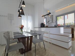 Ảnh trong thư viện ảnh của Villa with Garden & Roof Deck ở Ciudad Quesada +23 ảnh