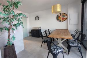 Ruang duduk di Villa Royale Rex has got it all