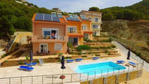 Bazén v ubytování Aegean View Villa nebo v jeho okolí