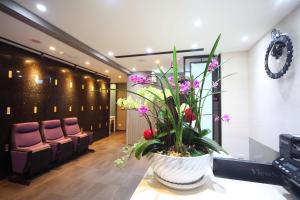 a vase of flowers on a table in a salon at E-House Xining Branch in Taipei