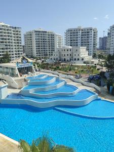 eine Reihe von Wasserrutschen in einem Pool in der Unterkunft Caesar Resort & Spa - 1 Bed luxury apartment in Trikomo