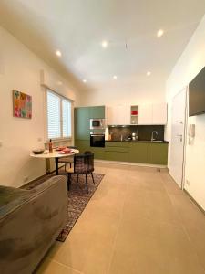 Η κουζίνα ή μικρή κουζίνα στο Casa e Vita Salento - Centro storico Nardò with whirlpool