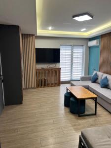 TV a/nebo společenská místnost v ubytování Home InYerevan