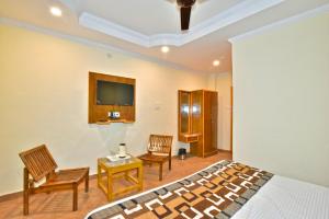 Et tv og/eller underholdning på Hotel Pine View # 5 Star Feeling # Near Cricket stadium 5 km# VPO, Sudher Dharamshala + 31 billeder