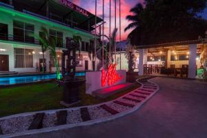 Bazén v ubytování White Pearl Hotel nebo v jeho okolí