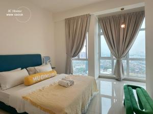 a bedroom with a bed with a stuffed animal on it at Twin Galaxy City View Homestay Near CIQ Johor Bahru in Johor Bahru +101 photos