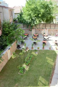 En trädgård utanför Ottoman Palace Hotel Edirne