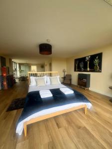 En eller flere senge i et værelse på Chapel Cottage - Symonds Yat West