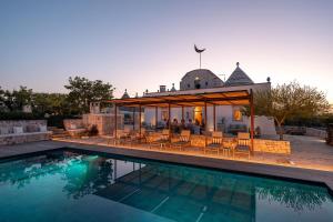 Бассейн в Casa Badra - Elegant 5BR Villa in Puglia или поблизости