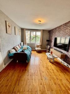 Μια τηλεόραση ή/και κέντρο ψυχαγωγίας στο 2 Chambres, Residence avec Parking !