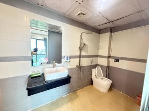 a bathroom with a sink and a toilet at Hoàng Gia Motel in Làng Tiên Cát