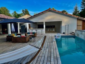 Bazén v ubytování Country villa with pool nebo v jeho okolí