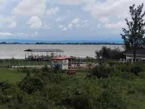 Gallery image of CRESCENT BEACH HOTEL And RESTAURANT in Kisumu +5 photos