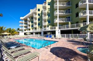 Πισίνα στο ή κοντά στο Crystal Palms Beach Resort