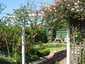 Κήπος έξω από το 4 person holiday home in Bramming-By Traum +13 φωτογραφίες