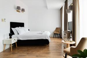 Un pat sau paturi într-o cameră la D36 Residence