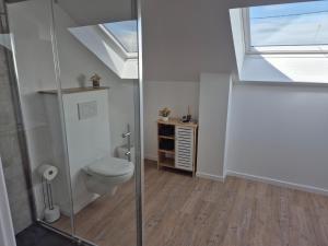 a bathroom with a toilet and a window at La bulle colorée in Saint-Aubin-lès-Elbeuf