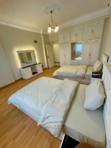 Ένα ή περισσότερα κρεβάτια σε δωμάτιο στο Luxury apartment Nile view +10 φωτογραφίες