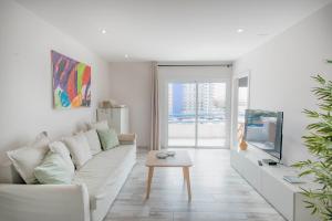 Χώρος καθιστικού στο Paraiso del Sur 2-Bedroom Luxury Suite, Sea & Mountain Views