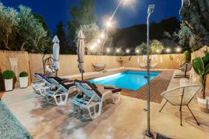 Πισίνα στο ή κοντά στο Adama Luxury Villa +89 φωτογραφίες