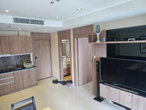 Η κουζίνα ή μικρή κουζίνα στο Condo Nam Talay