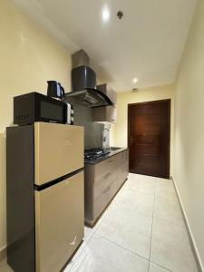 Kuchyň nebo kuchyňský kout v ubytování Skyline Suit 1BHK Gulberg