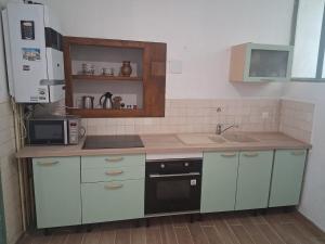 Η κουζίνα ή μικρή κουζίνα στο maison dans la Bastide +6 φωτογραφίες