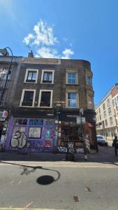 Το κτήριο όπου στεγάζεται  το διαμέρισμα