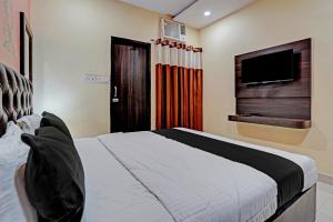 Μια τηλεόραση ή/και κέντρο ψυχαγωγίας στο Hotel O MVD Inn Gomti Nagar