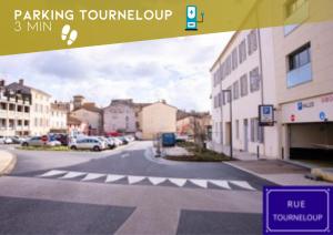 a view of a city street with a parking lot at Le Carnot - Petit DEJ - Hyper-centre BY PRIMO in Mâcon