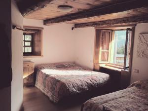 a bedroom with two beds and a window at VERO RUSTICO ALPiNO in Madesimo