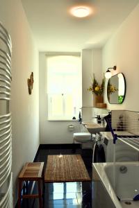 Billede fra billedgalleriet på Larimar Apartment - Vollausstattung - WLAN - Balkon i Erfurt