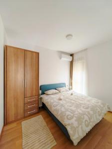 Ένα ή περισσότερα κρεβάτια σε δωμάτιο στο Modern City Apartment Budva-Central Location,5 min to Beach