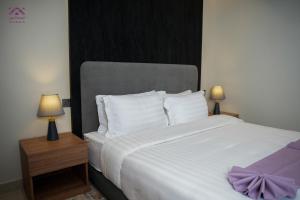 En eller flere senge i et værelse på Marka مركى