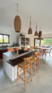a kitchen with a table and chairs in a room at Casa Odara Trancoso in Trancoso