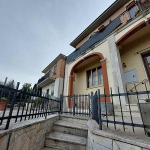 Το κτήριο όπου στεγάζεται  το διαμέρισμα