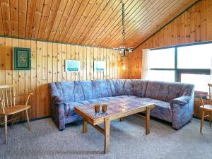 Χώρος καθιστικού στο 6 person holiday home in Ålbæk