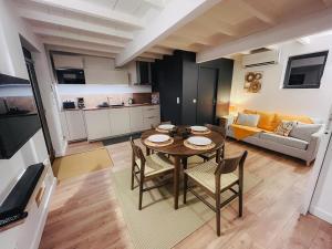 a kitchen and living room with a table and chairs at Calme et Confort sur les Hauteurs de Montauban in Montauban
