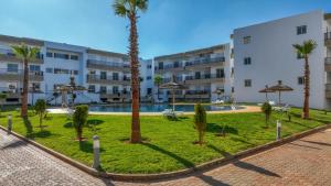 Swimmingpoolen hos eller tæt på Résidence Al Yakout - Grand Appartement Avec Piscine