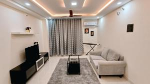 Gallery image of Lake Side Serviced Apartment by Maxxvalue in Mumbai +11 photos