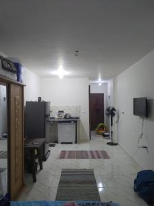 Η κουζίνα ή μικρή κουζίνα στο شاليه قرية سانتوريني الساحل الشمالي Chalet Santorini Studio