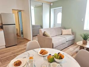 a living room with a table with food on it at Le Cocon de Charme - 4pers - 2min Halle Marcadieu - 6min centre ville in Tarbes