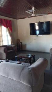 a living room with a couch and a flat screen tv at Casa WRC Itapúa Ubicación Top in Encarnación