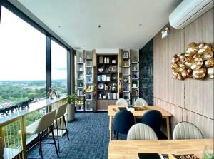 Posezení v ubytování The Astra Sky River 100sqm 3bedrooms 2bathroom Infinity Pool Community