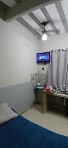 a bedroom with a sink and a sign on the wall at ALTO DA COLINA LOCAÇÃO COM KITNETES e INFRA - Próximo do Centro de Penedo in Penedo +63 photos