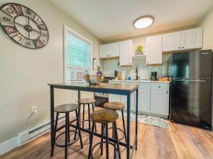 Cuisine ou kitchenette dans l'établissement NEW - Mins to Manchester - Concord - Riverfront
