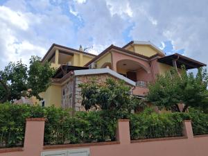 Budova, kde se apartmán nachází + 5 fotografií