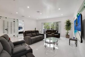 a living room with couches and a glass table at Modern 3BED 2BATH House in Fort Lauderdale in Fort Lauderdale
