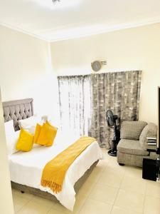 Giường trong phòng chung tại 1 Bed Apartment @ Jackal Creek Golf Estate